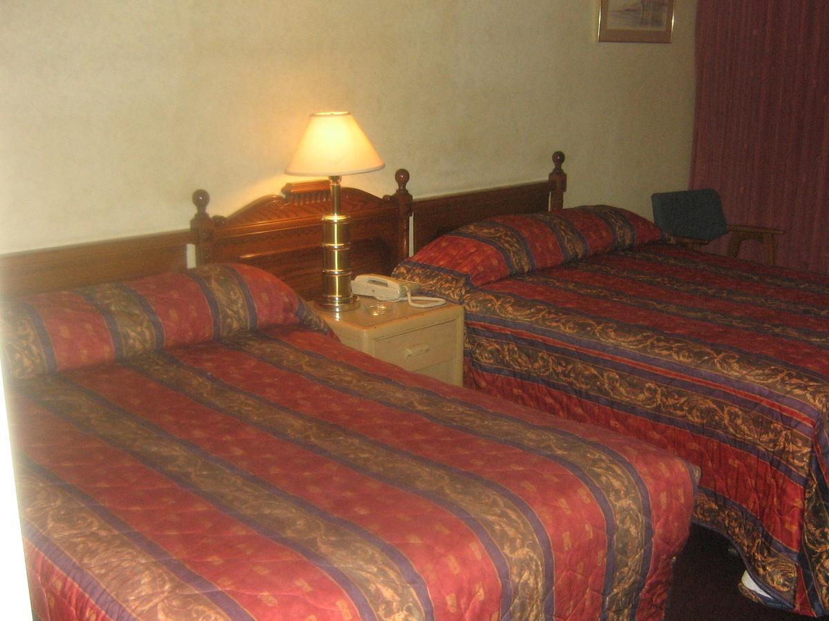 Town And Country Motor Hotel คาลการี ภายนอก รูปภาพ