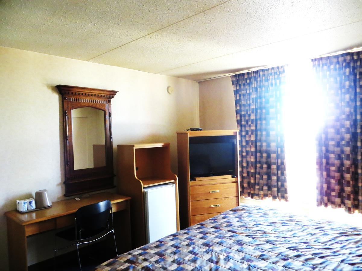 Town And Country Motor Hotel คาลการี ภายนอก รูปภาพ