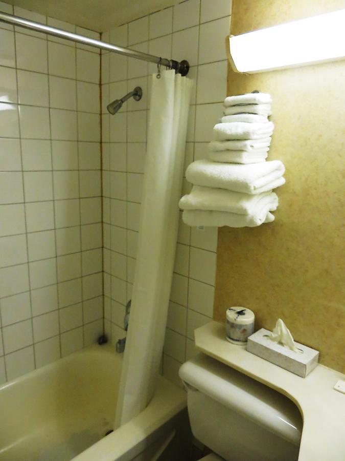 Town And Country Motor Hotel คาลการี ภายนอก รูปภาพ